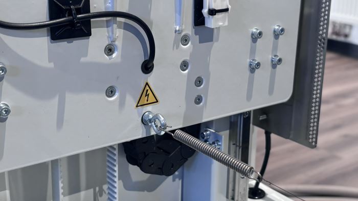 Federhalterung und Drahtspannung an CNC-Heißdrahtmaschine