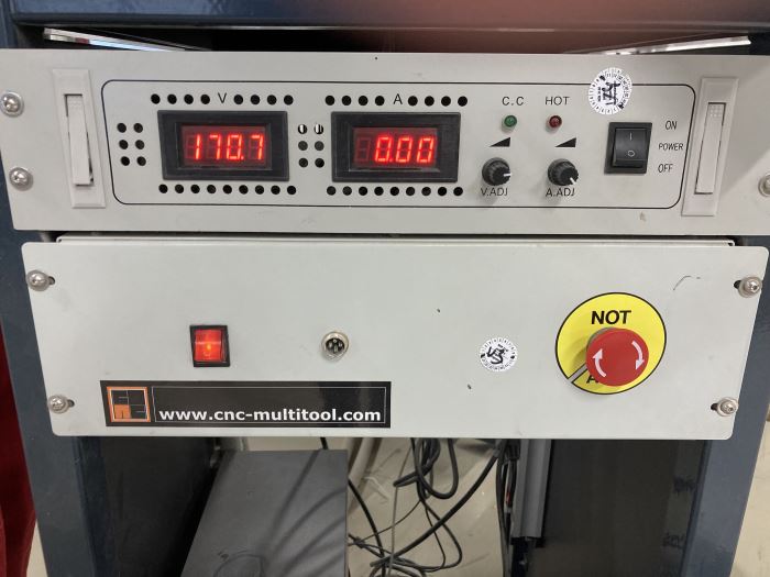 Automatischer Stromregler Nahaufnahme – Mikroprozessorsteuerung