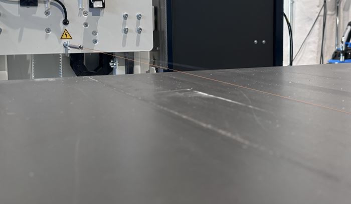 Heizdraht gespannt auf CNC-Heißdrahtschneidemaschine