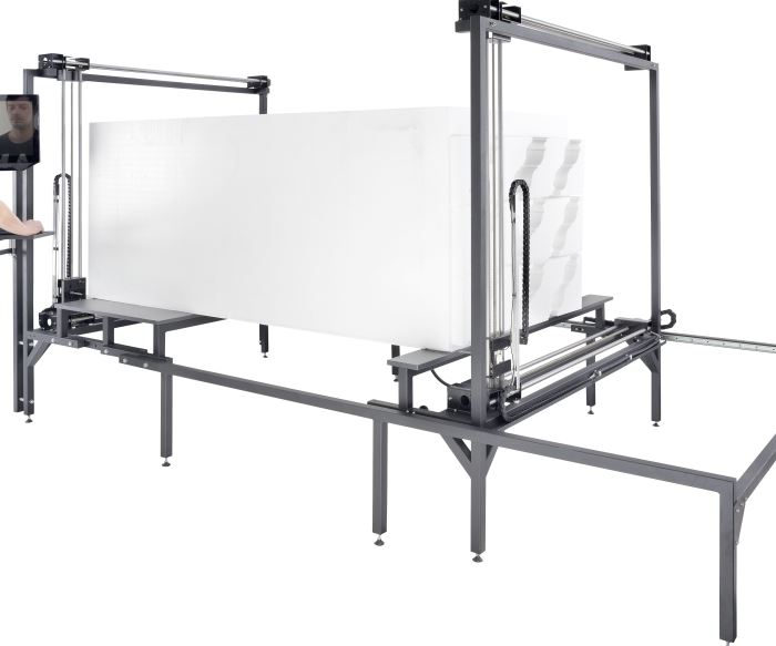 CUT2500S mit variablem Maschinentisch für EPS und XPS
